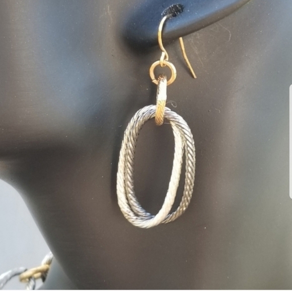 VINTAGE TRI COLORED GOLD, SILVER & DARK GREY ALUMINIUM CHAIN NECKLACE & EARRINGS - Picture 4 of 5